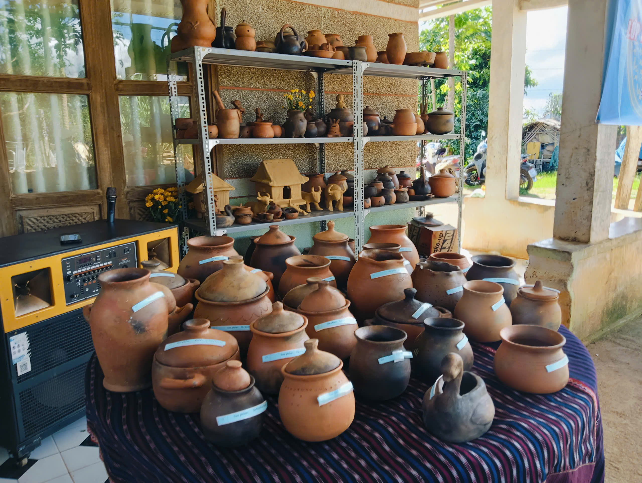 Bế giảng lớp truyền dạy nghề gốm mộc truyền thống dân tộc tại thôn Krăngọ, xã Pró