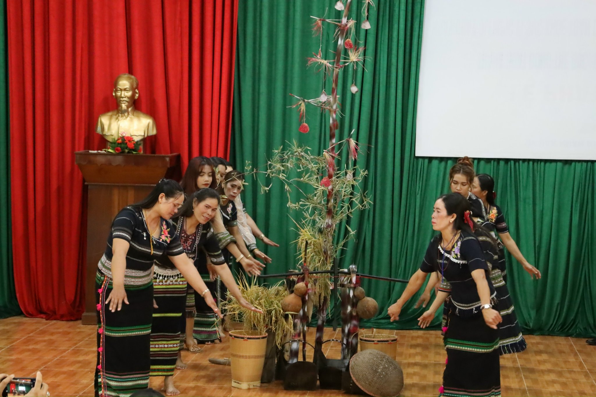 GIỮ GÌN VÀ PHÁT HUY BẢN SẮC VĂN HÓA CỦA NGƯỜI ĐỒNG BÀO DÂN TỘC THIỂU SỐ TRÊN ĐỊA BÀN XÃ KA ĐƠN