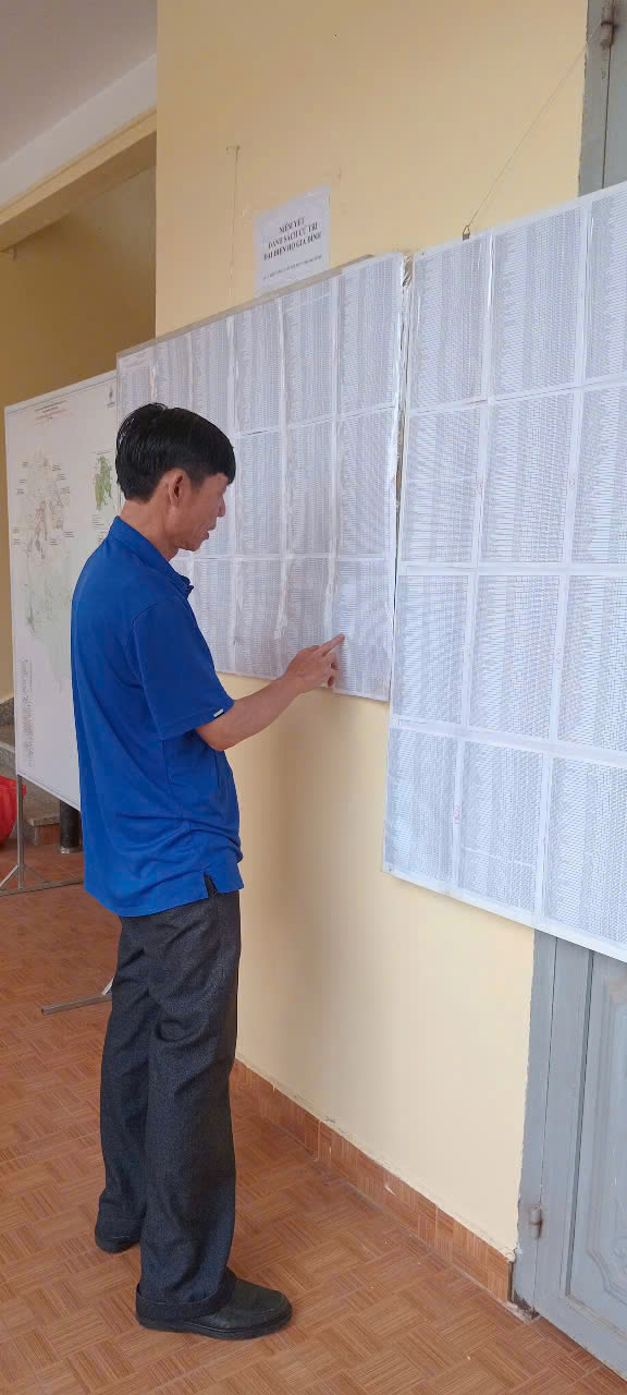 UBND XÃ KA ĐƠN NIÊM YẾT DANH SÁCH CỬ TRI ĐẠI DIỆN HỘ GIA ĐÌNH VỀ LẤY Ý KIẾN ĐỀ ÁN SẮP XẾP ĐƠN VỊ HÀNH CHÍNH